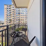 Portside With Balcony By Solarento شقة