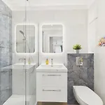 Portside With Balcony By Solarento شقة غدينيا