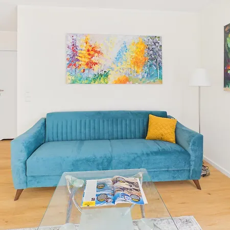 Portside With Balcony By Solarento Apartament